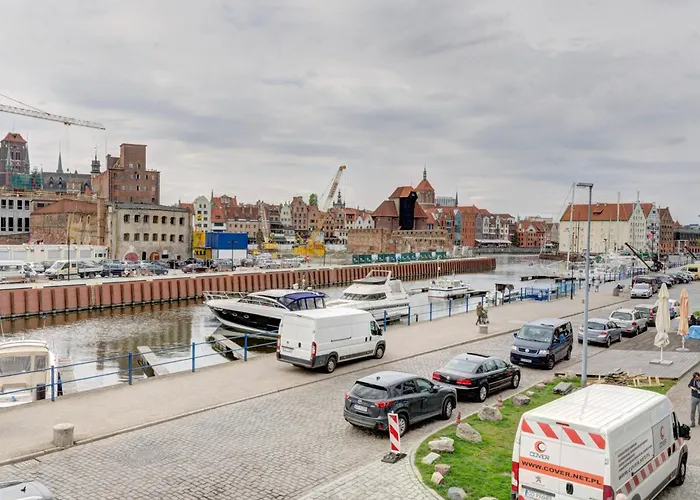 Dom & House Szafarnia Modern On The Motlawa River *