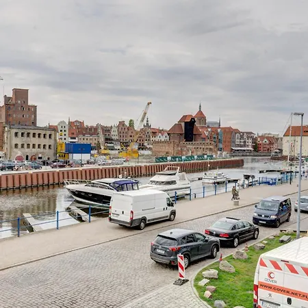 Szafarnia Luxury On The Motlawa River By Renters *